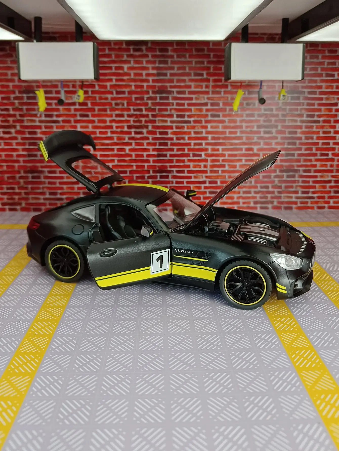 1:24 simulation Mercedes GT alloy supercar model car ornaments, doors and engine hood, trunk can be opened, rebound gift