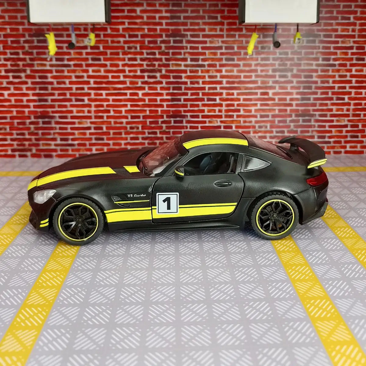 1:24 simulation Mercedes GT alloy supercar model car ornaments, doors and engine hood, trunk can be opened, rebound gift